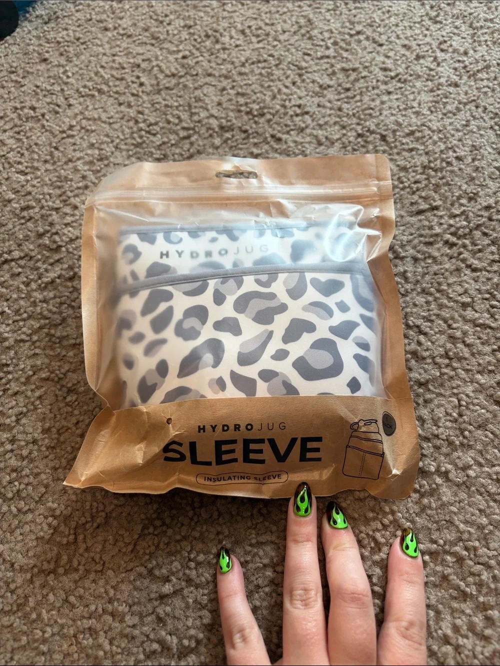 B71 NIP HydroJug Insulating Sleeve - White with Gray Leopard Print